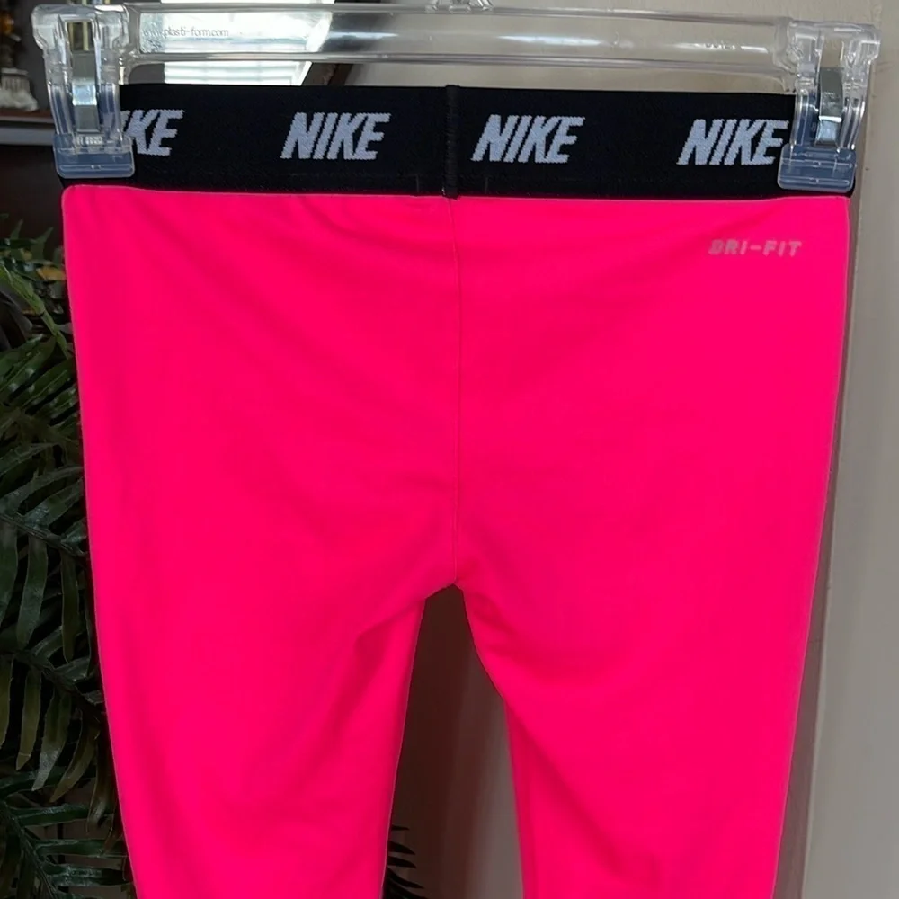 Brand New Nike Dri-Fit Girls Hot Hyper Pink Leggings Stretch Waist White Swoosh